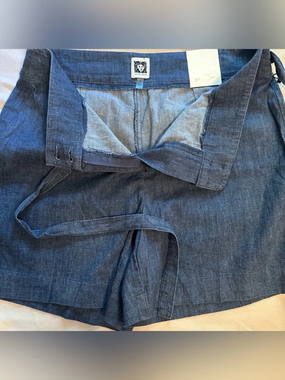 NWT Anne Klein Chambray Wrap Shorts Blue Tie Waist Size 4 Short